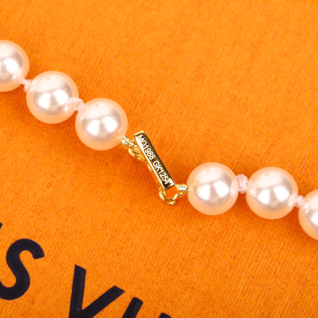 Louis Vuitton Golden Flower Pearl Necklace
