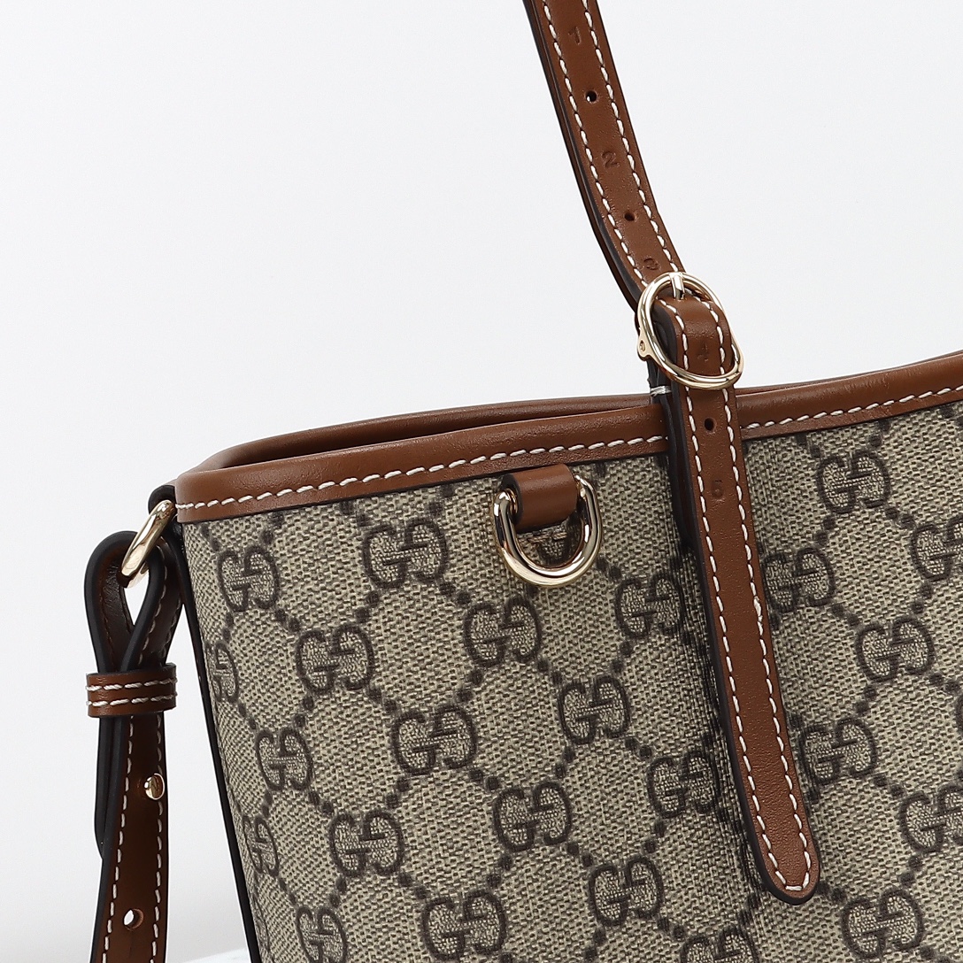 Gucci GG Emblem medium tote bag ‎815214 FAD6L 9758