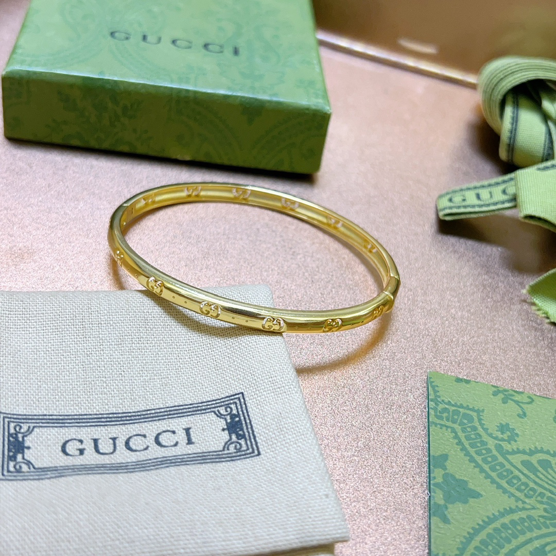 Gucci Thin Loop Engraved Gold Bracelet