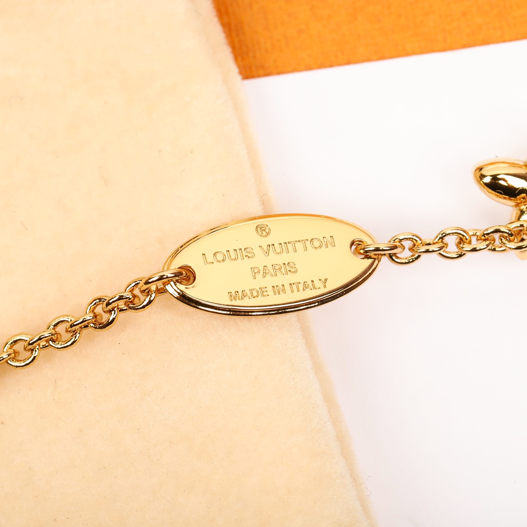 Louis Vuitton four leaf clover pearl bracelet