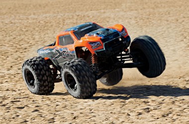 X-MAXX 4x4 new 8S version RTR complete set with 2x 4S / 5000 mAh batteries + Dual charger 2x120W