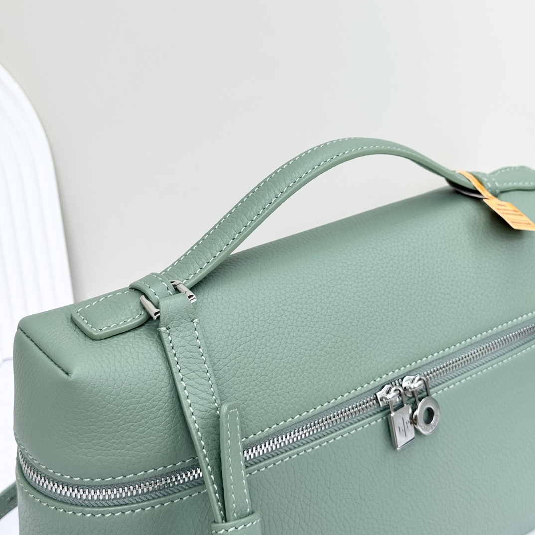 Loro Piana Extra poet L27 Clutch FAI8511