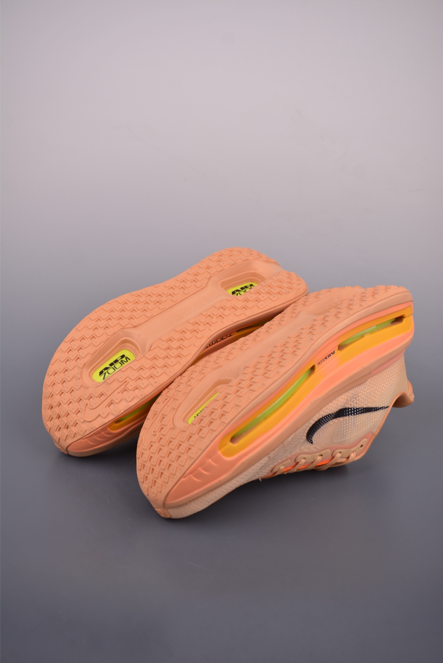 Nike Vomero premium “Bright Orange” HQ2050-100