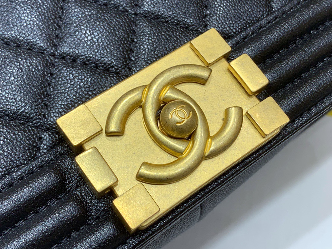 Chanel BOY Handbag A67086