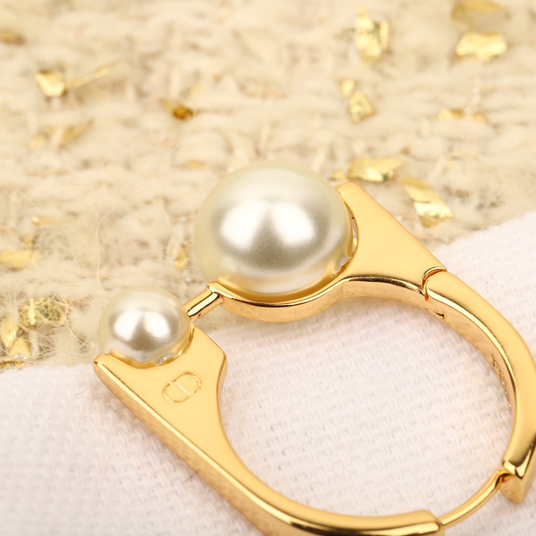 Dior Large and small pearl earrings