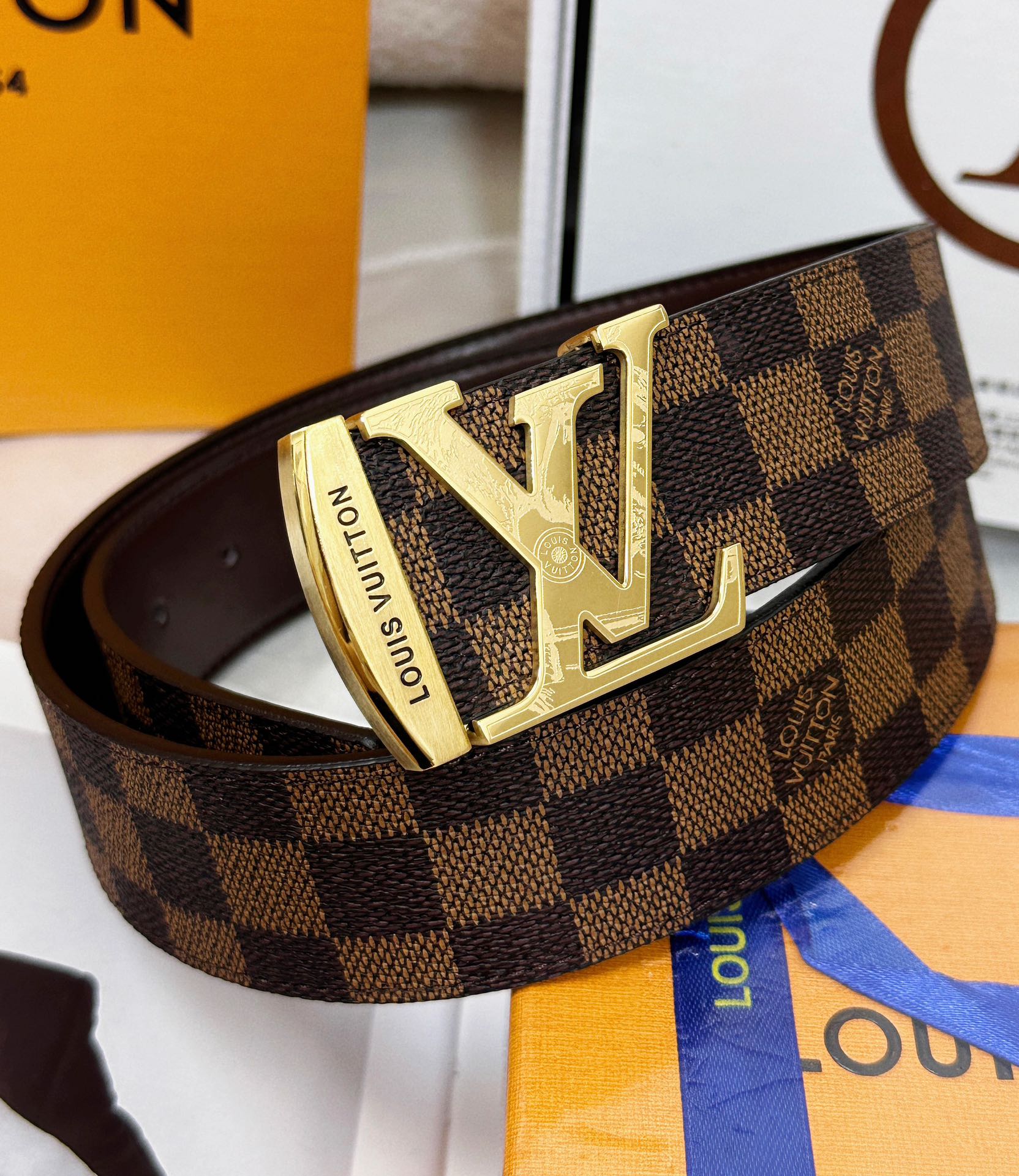 Louis Vuitton Carved Steel Buckle Cowhide Men's Belt 4CM Width
