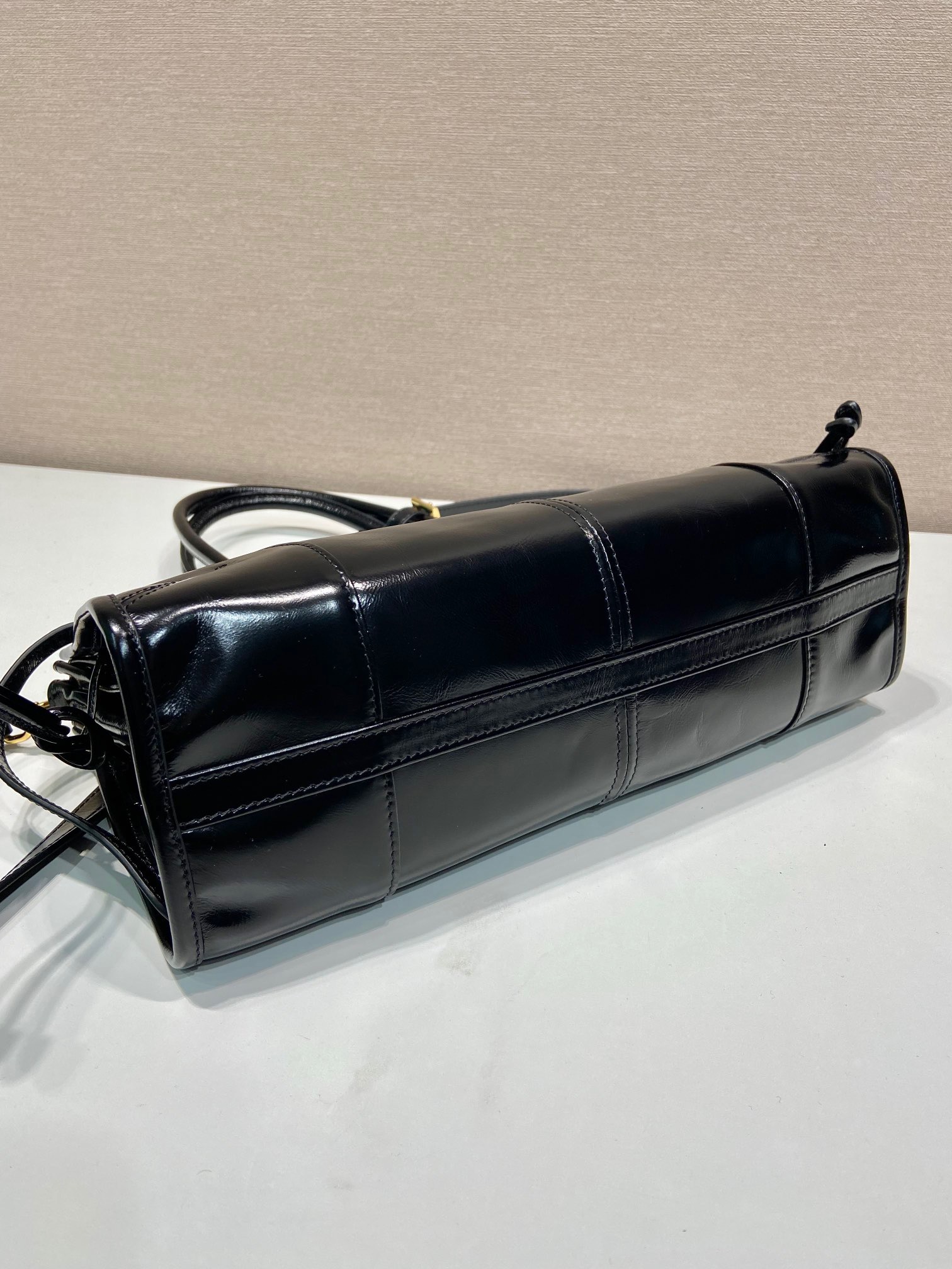 Prada lussolf patent leather handbag 1BA426