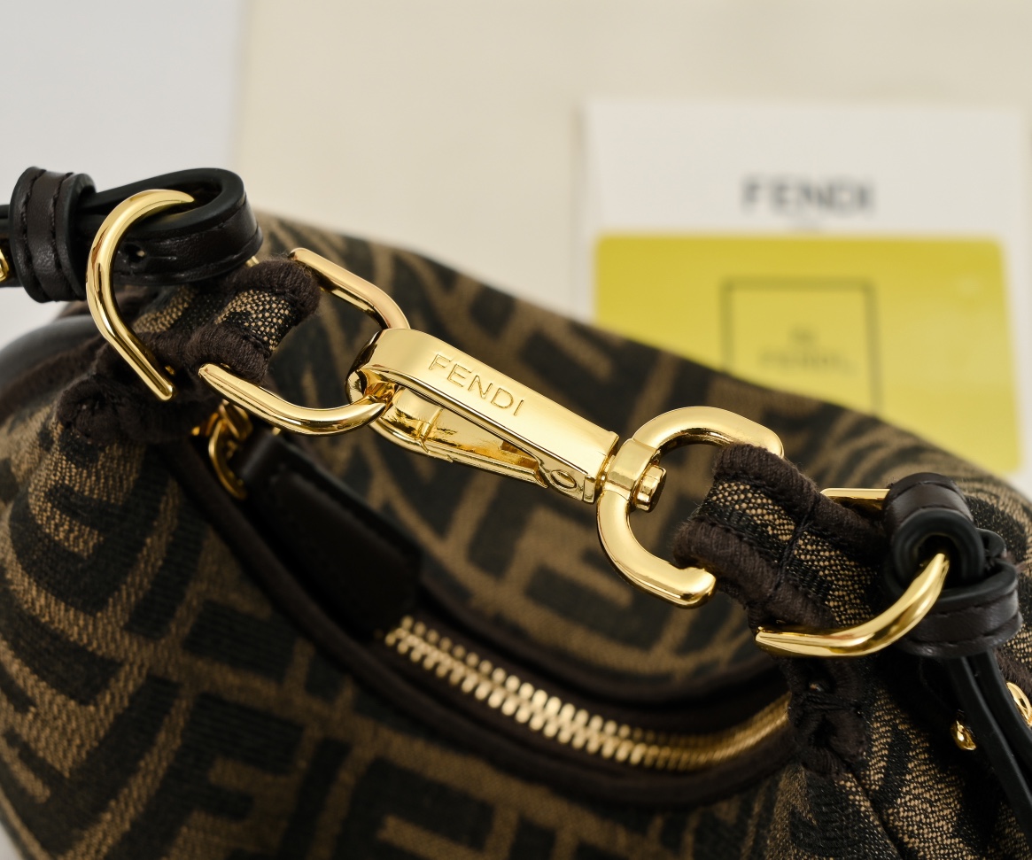 FENDI praphy underarm bag 1009