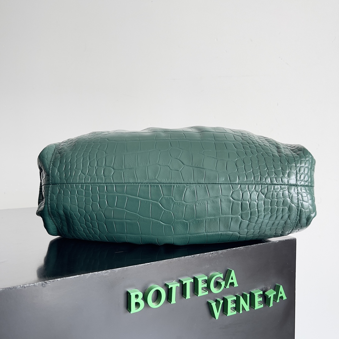 Bottega Veneta POUCH crocodile pleated cloud bag 576227
