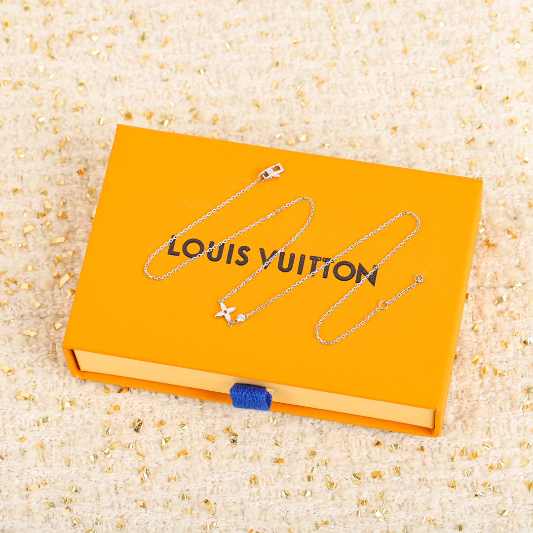 Louis Vuitton Four Leaf Clover Simple Bracelet