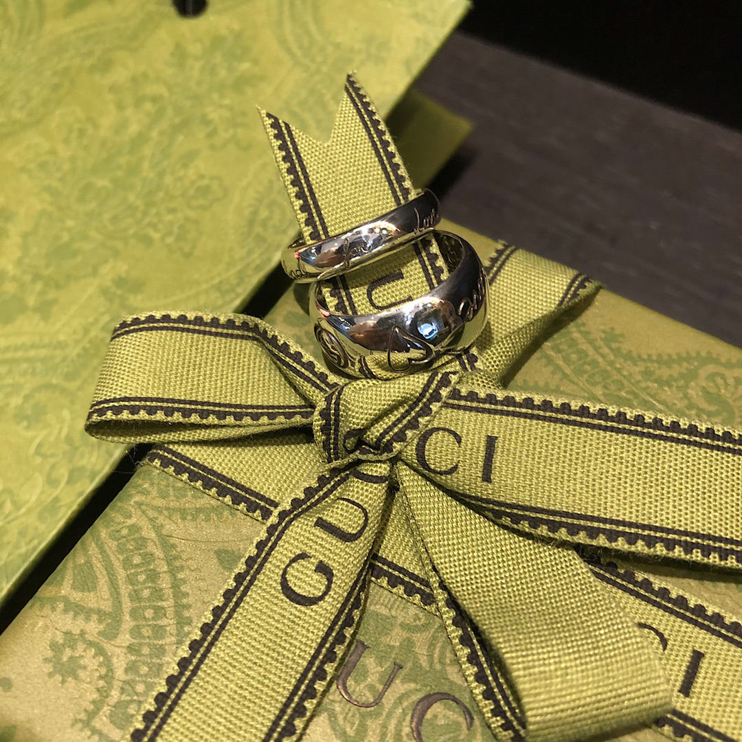 GUCCI GG engraved couple ring