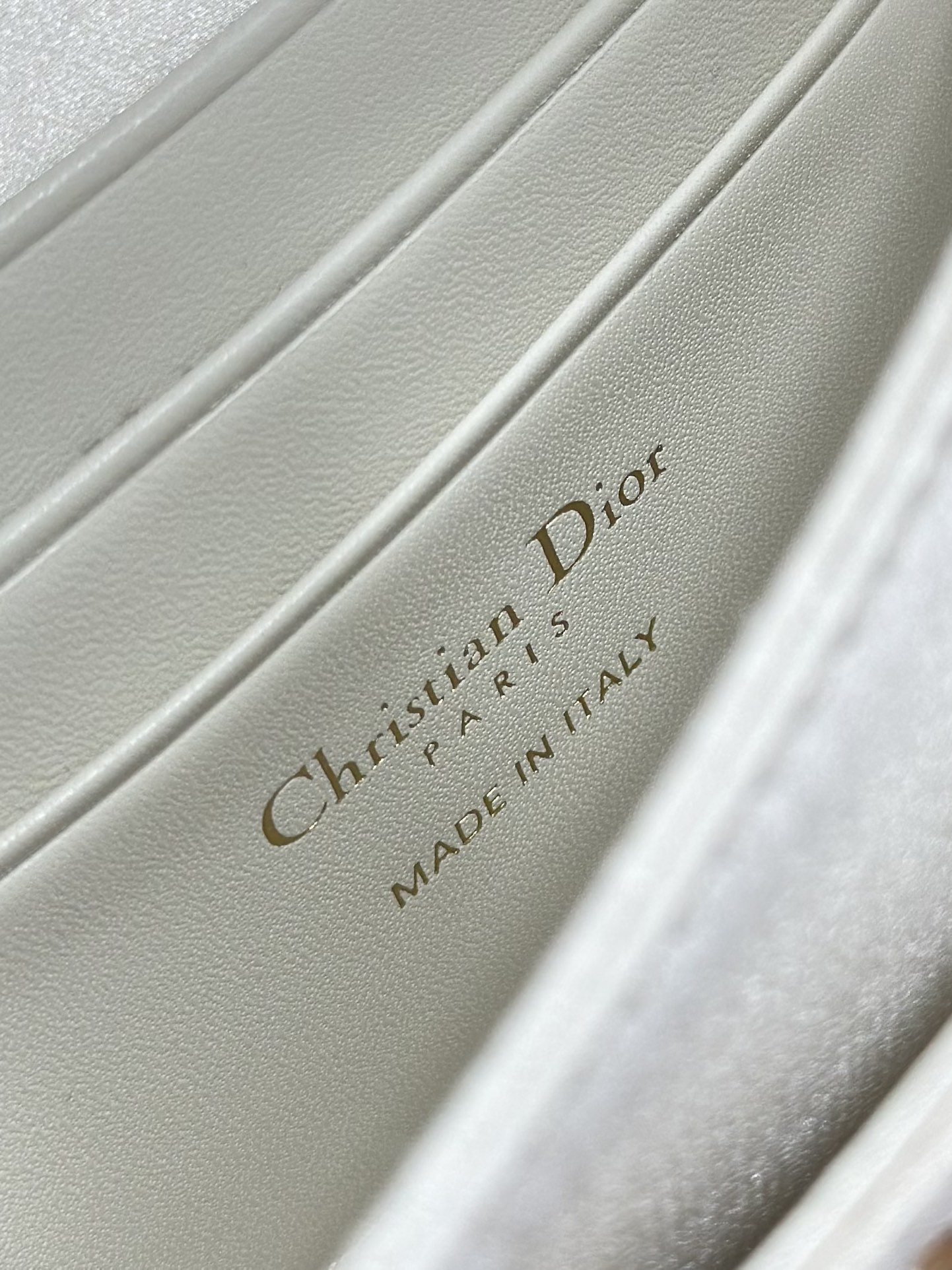 Dior Embroidered White and Pink Diamond Chain Bag M0997