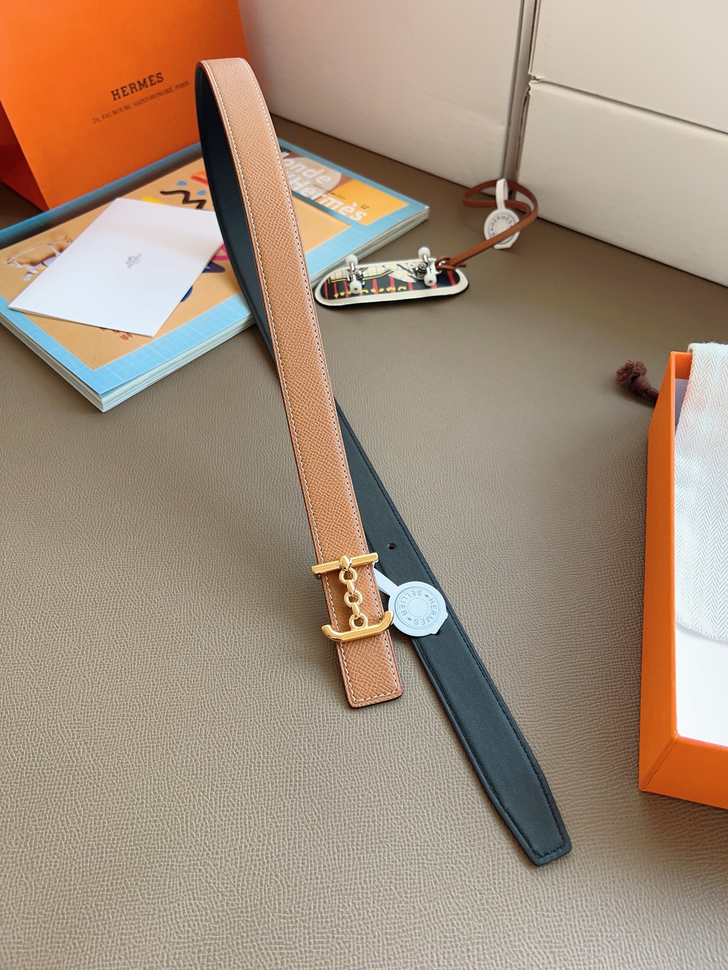Hermès 2025 New Women's Double-Sided Belt 2.4cm Width