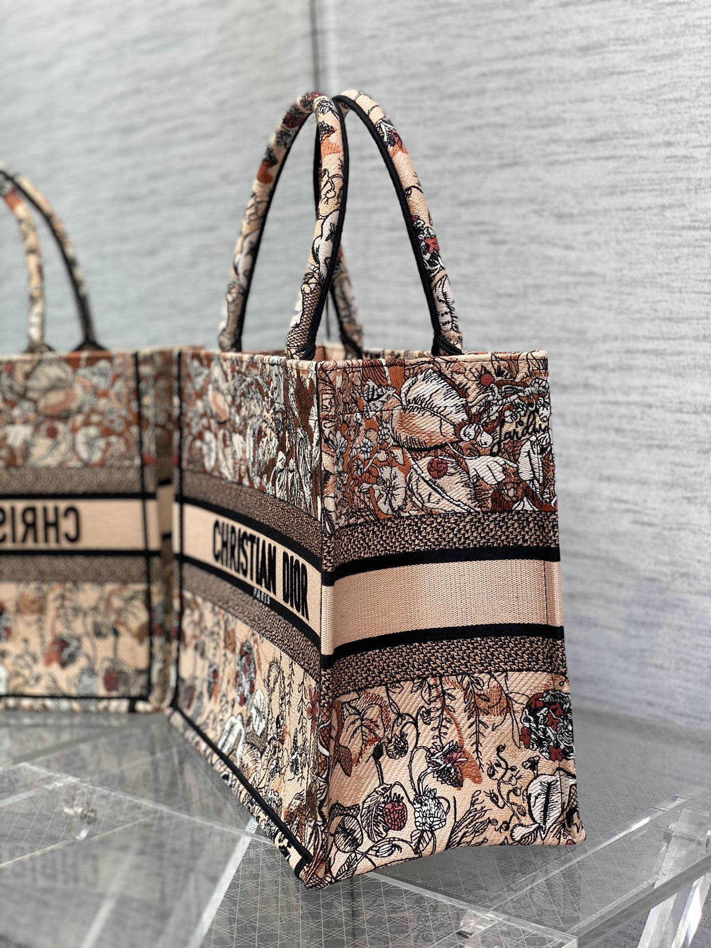 Dior embroidered tote bag medium