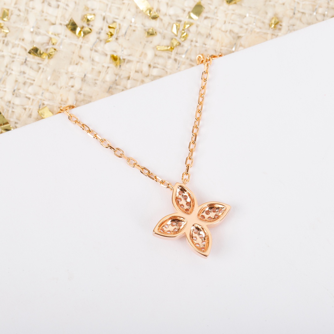 Louis Vuitton Monogram Flower Diamond Floral Pattern