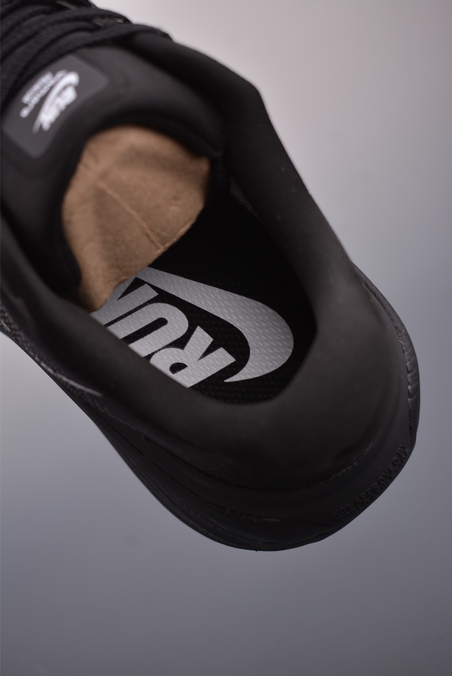 Nike Vomero premium “Black White” HM5973-100