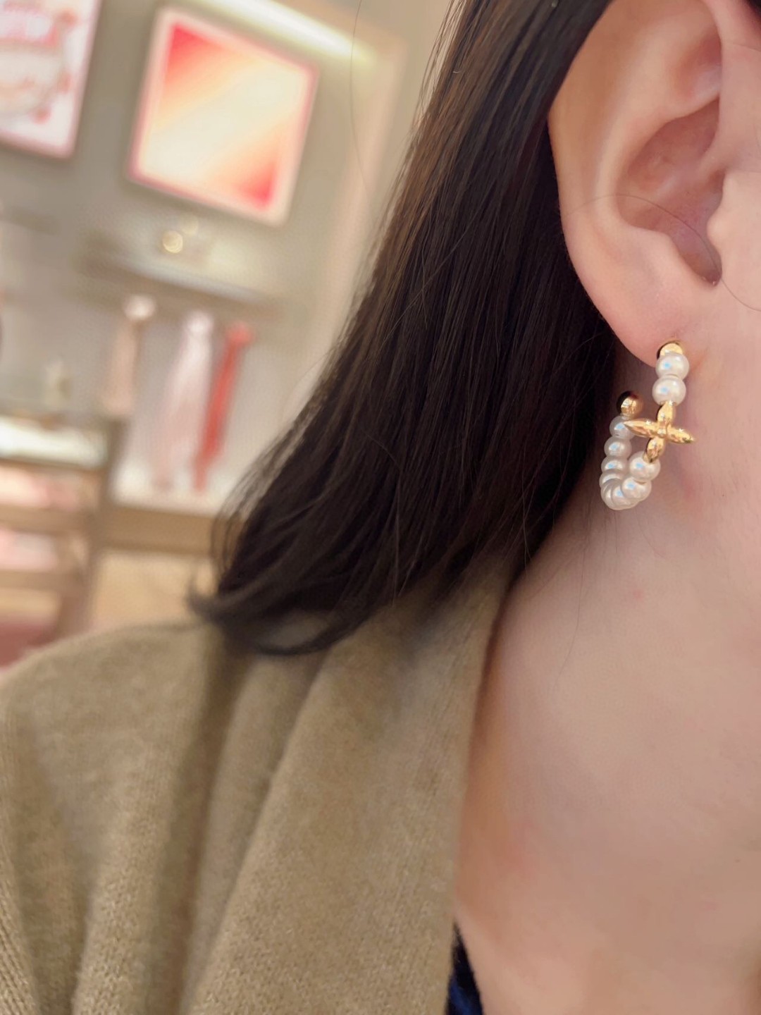 Louis Vuitton Gold Flower Pearl Earrings