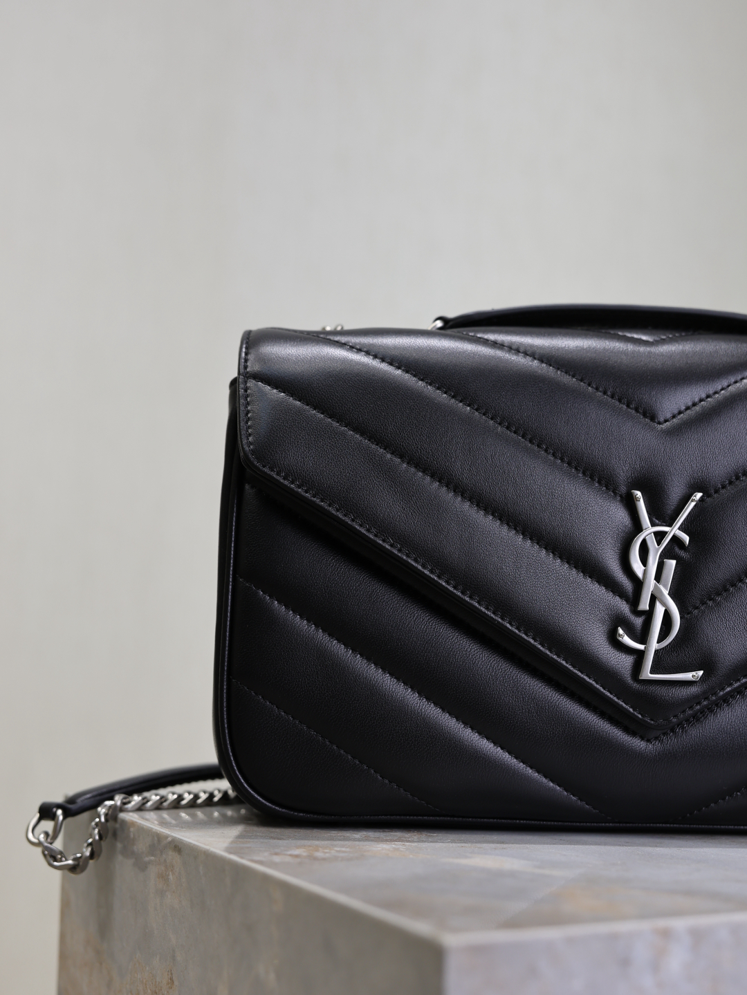 Yves Saint Laurent LouLou Lambskin Chain Bag 801439