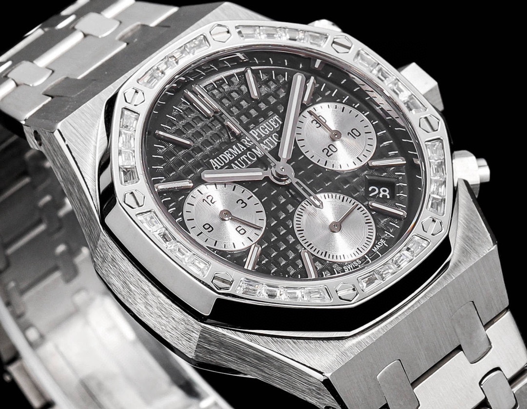 Audemars piguet Royal Oak series 26715BC.ZZ.1356BC.01