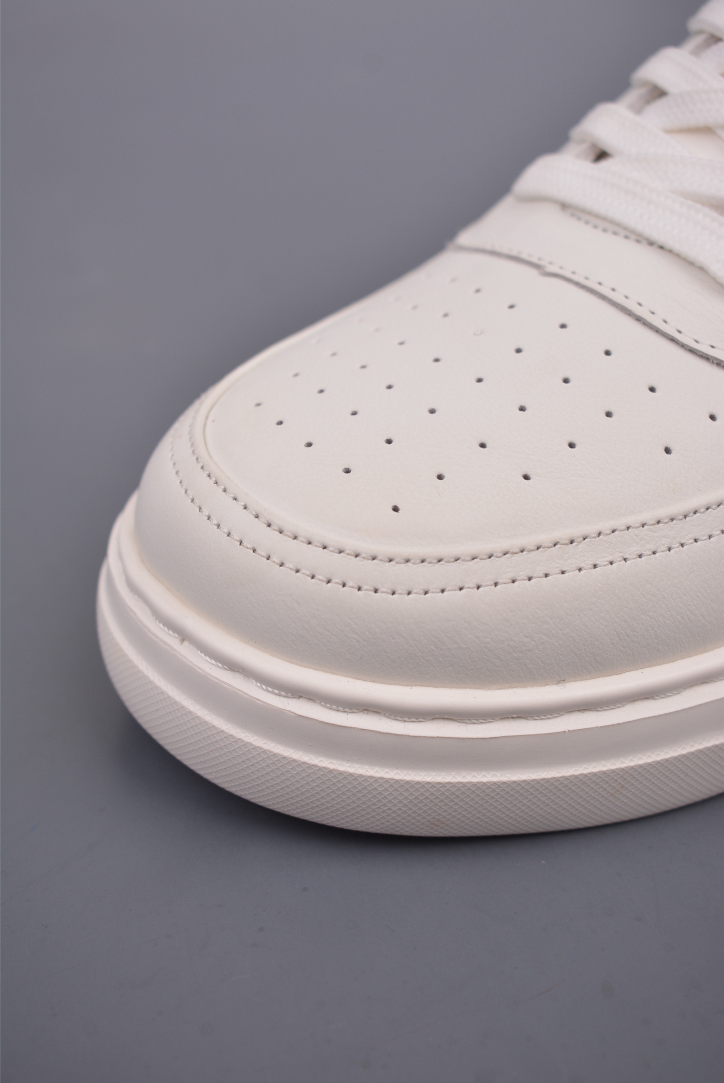 Louis Vuitton sneakers white 51BCOLORE