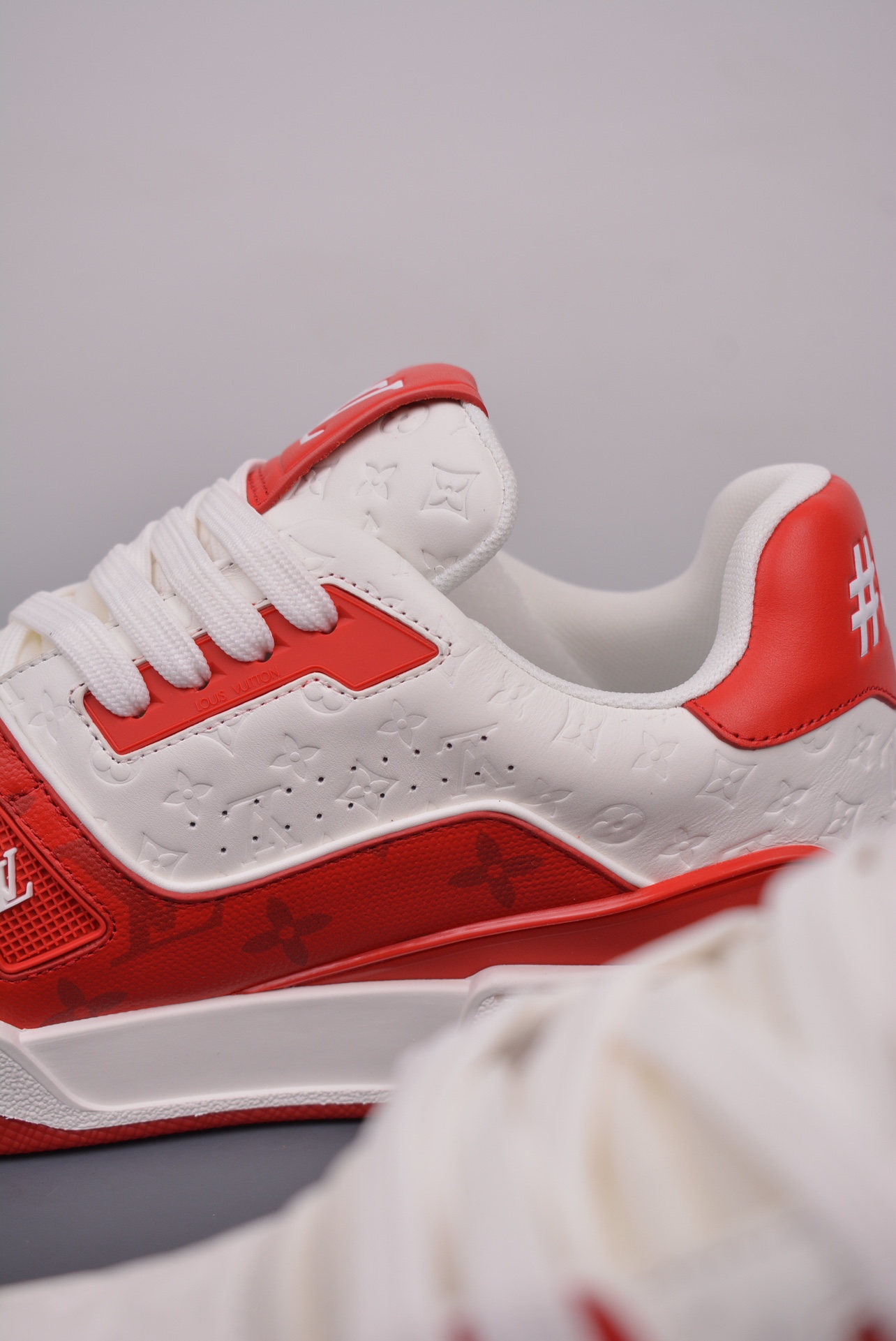 Louis Vuitton Trainer Sneaker Low Red and White Signature 1AANFJ