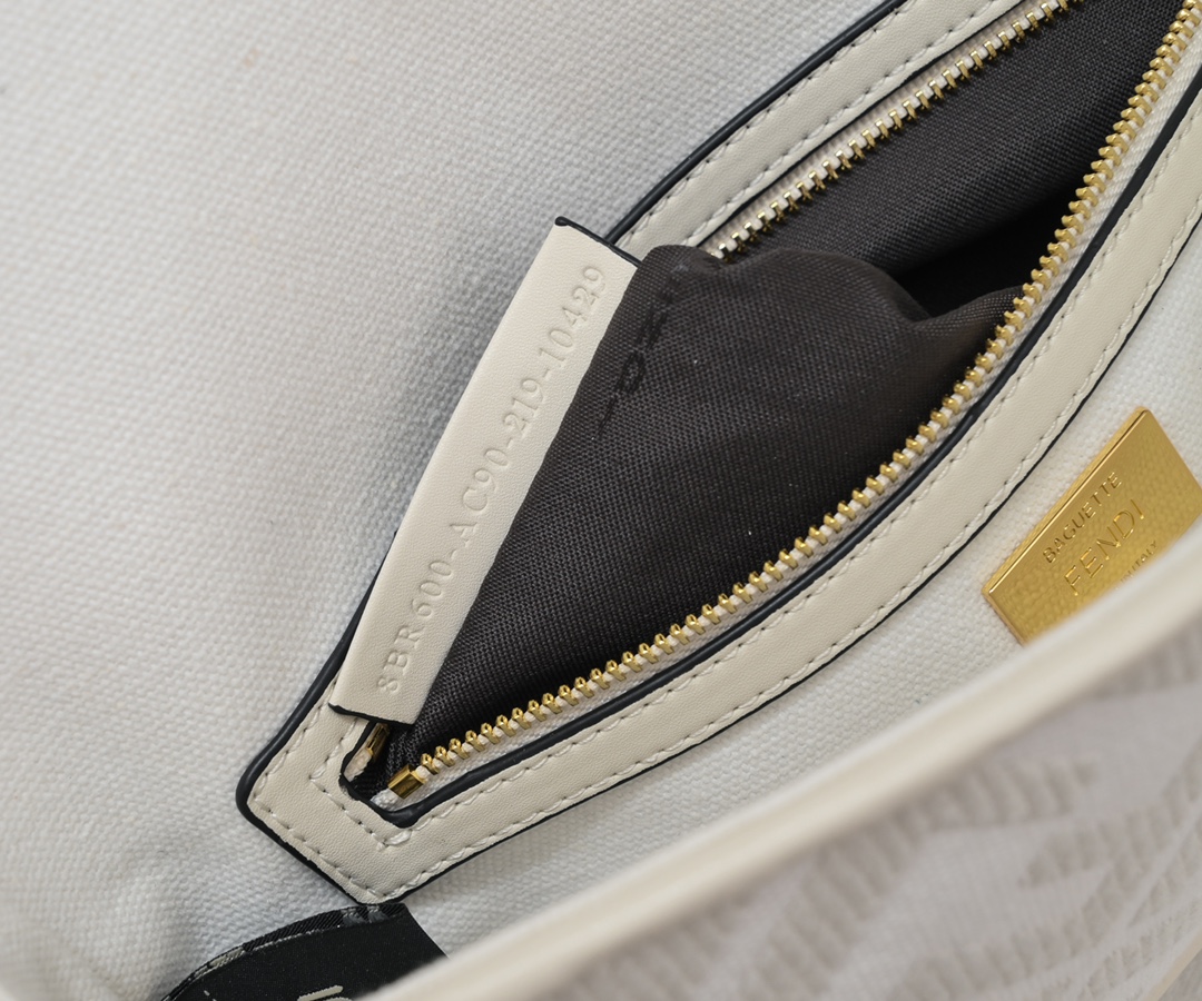 FENDI Baguette Shoulder Bag 1002