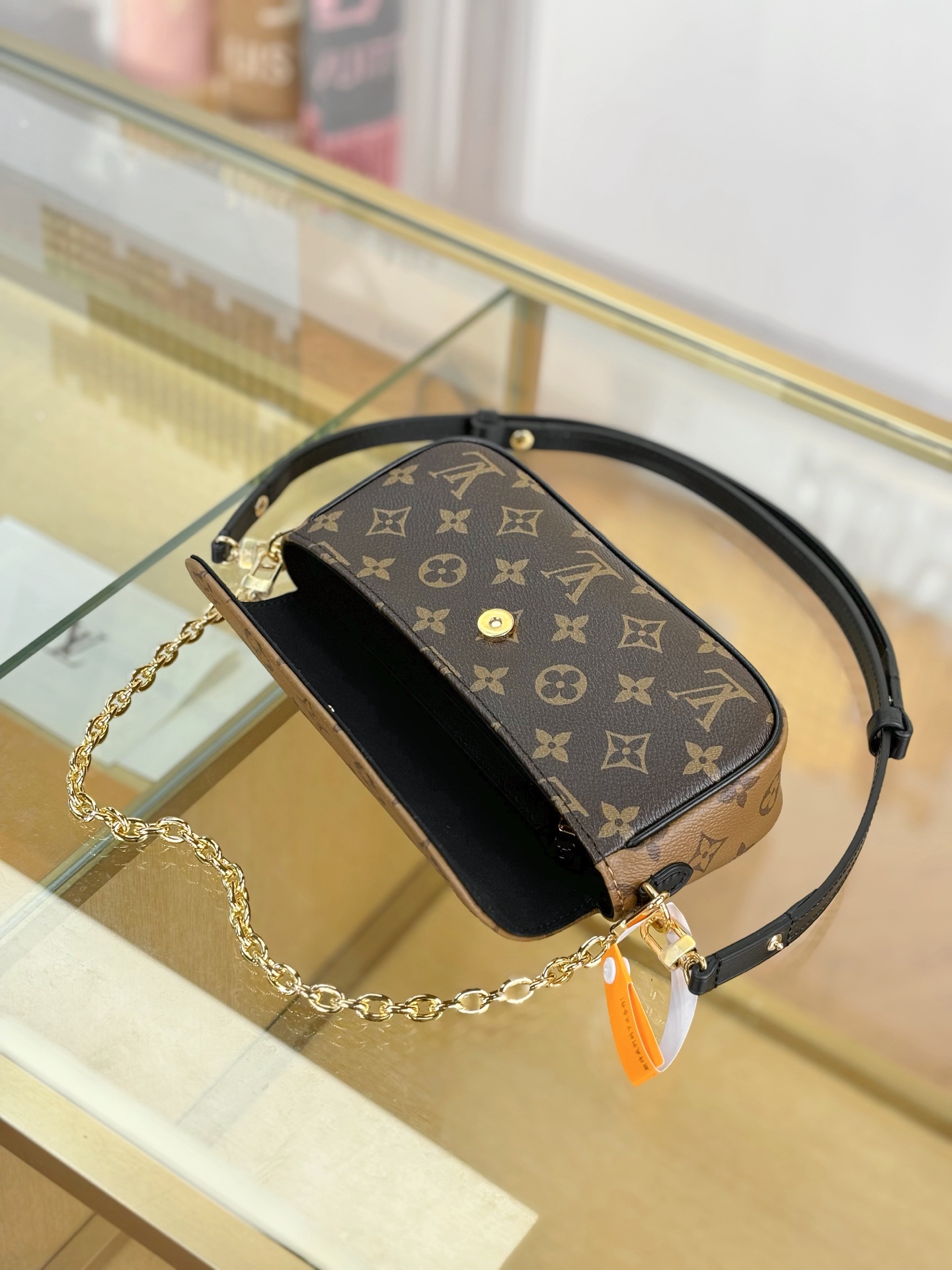 Louis Vuitton WALLET ON CHAIN ​​IVY Handbag M26587