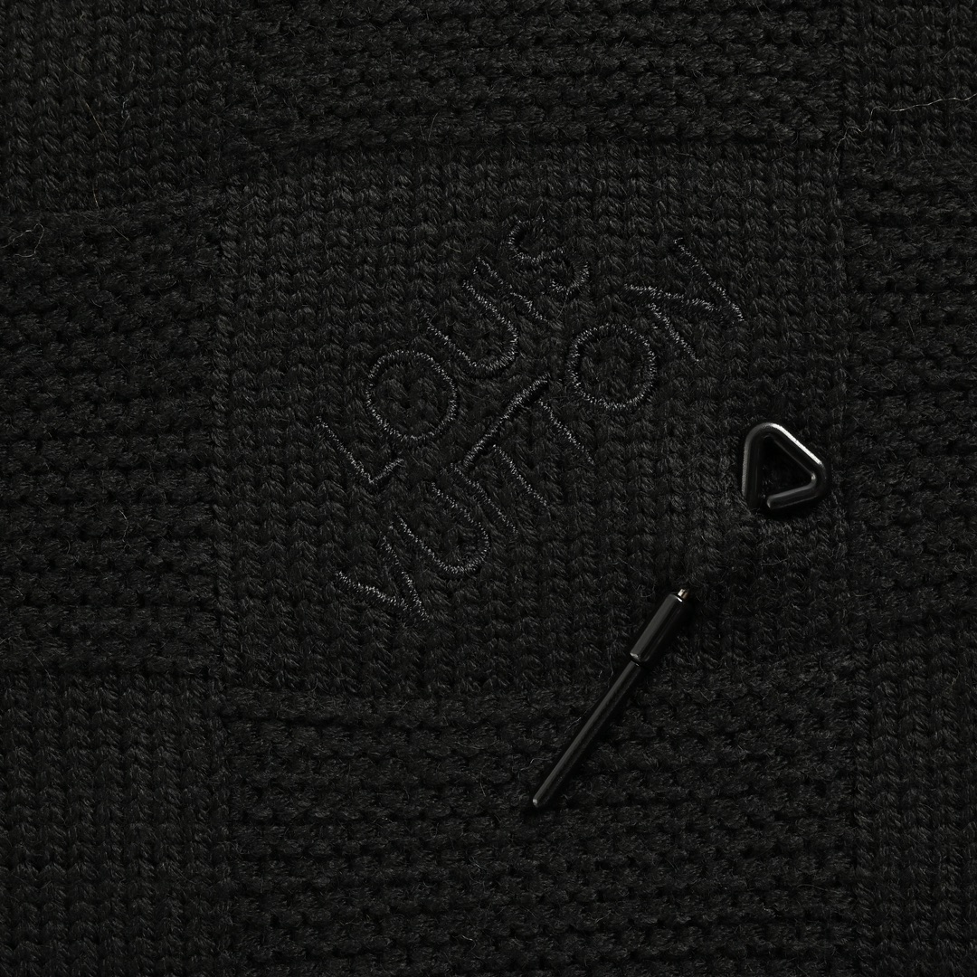 Louis Vuitton 24Fw Checkerboard Safety Pin Crew Neck Sweater