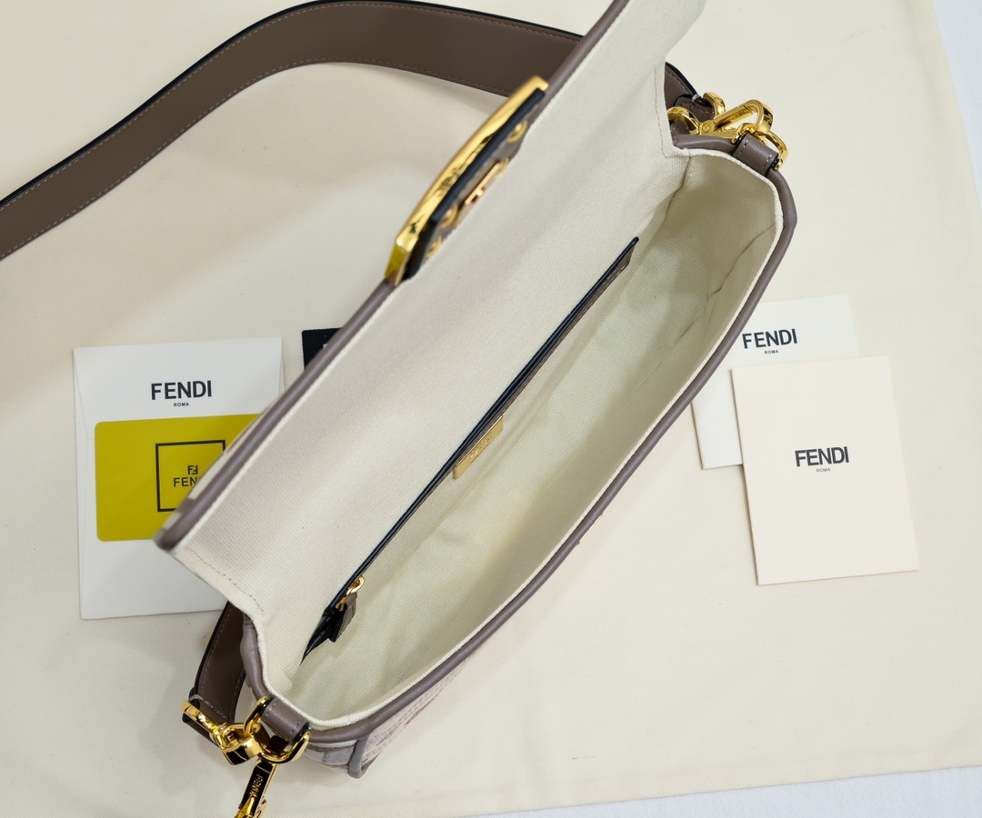 FENDI Baguette Shoulder Bag 1002