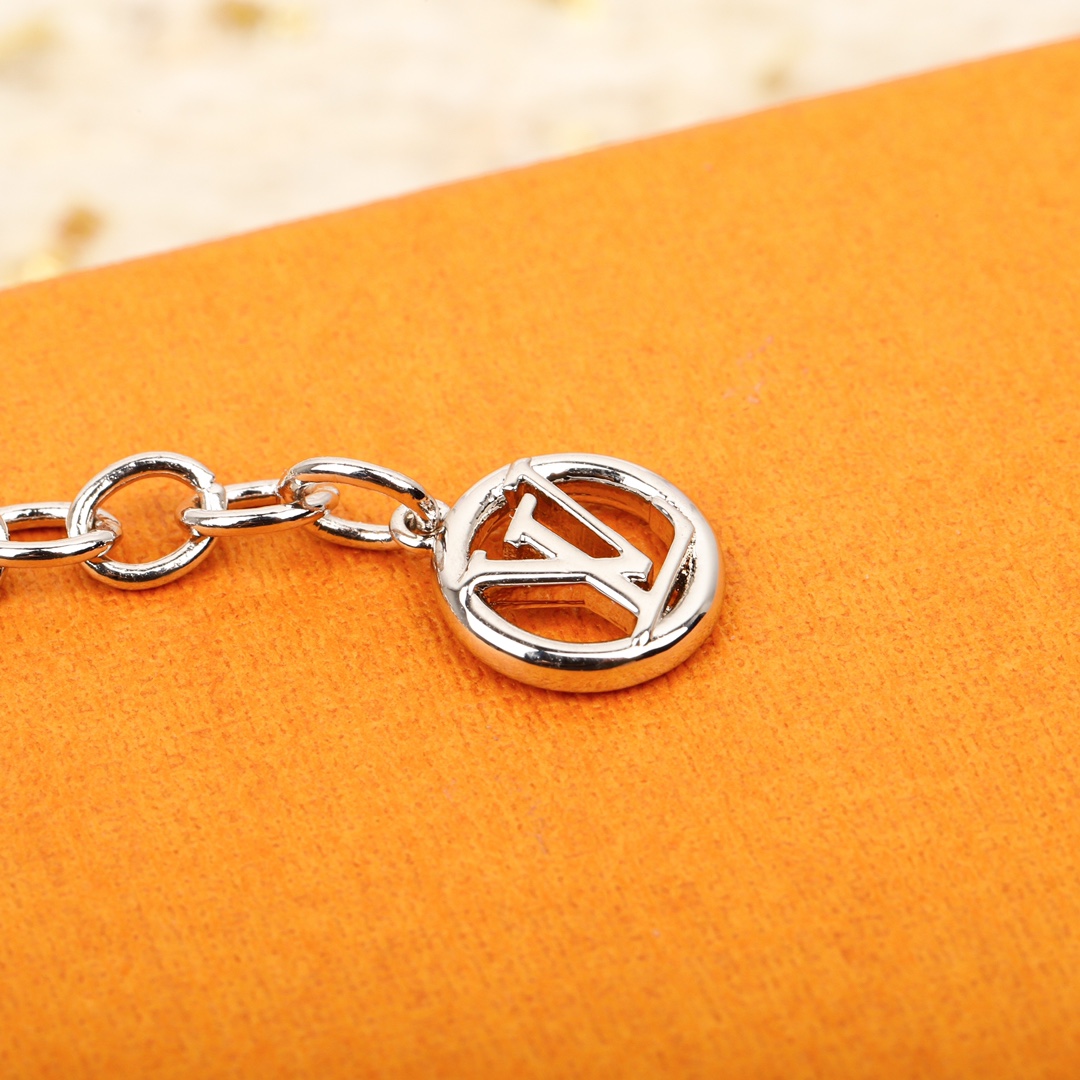 Louis Vuitton Double Diamond Necklace