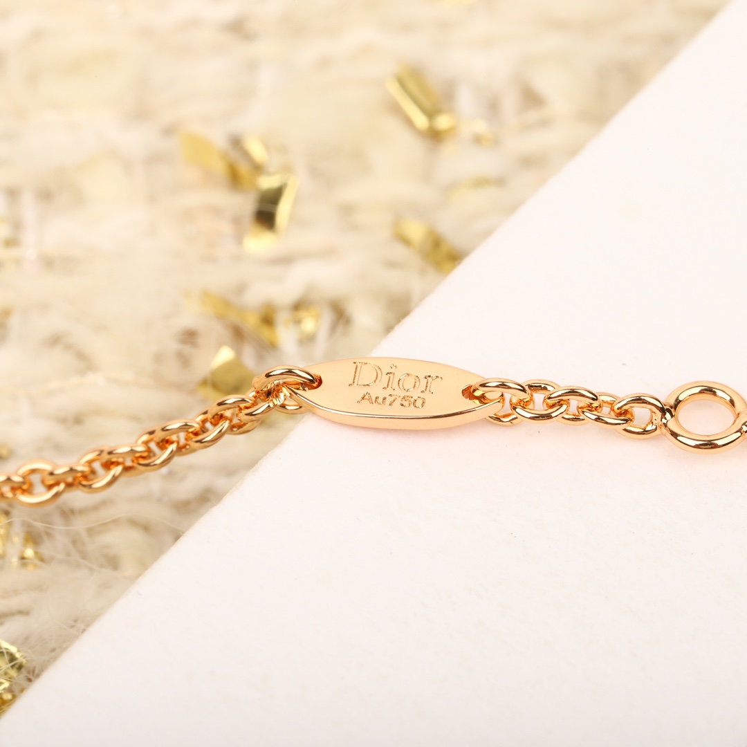 Dior Large Eight-pointed Star Necklace