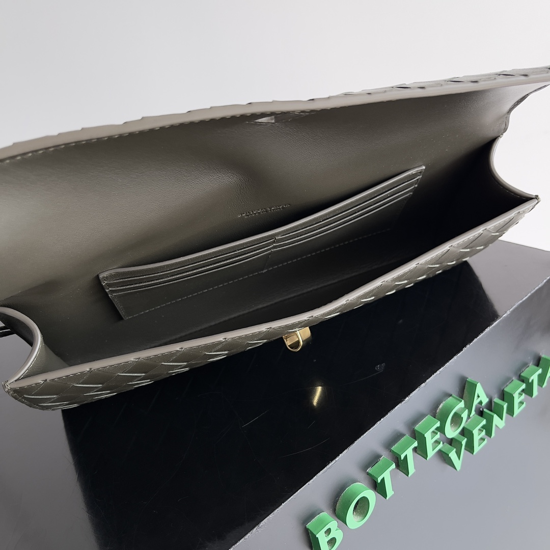 Bottega Veneta Andiamo Evening Clutch 741511