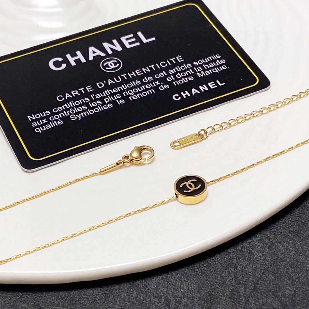 Chanel black and white two-sided thin necklace