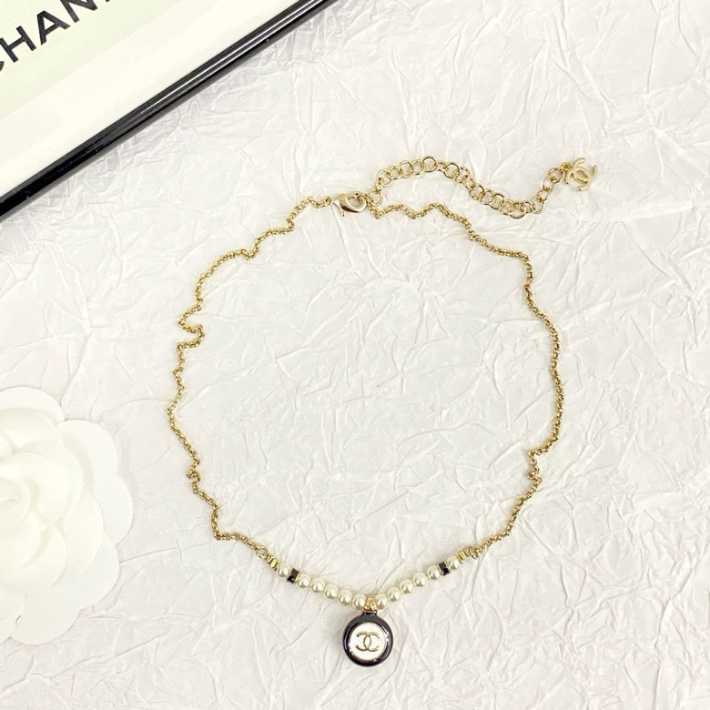 CHAN 24 black and white enamel button pearl necklace