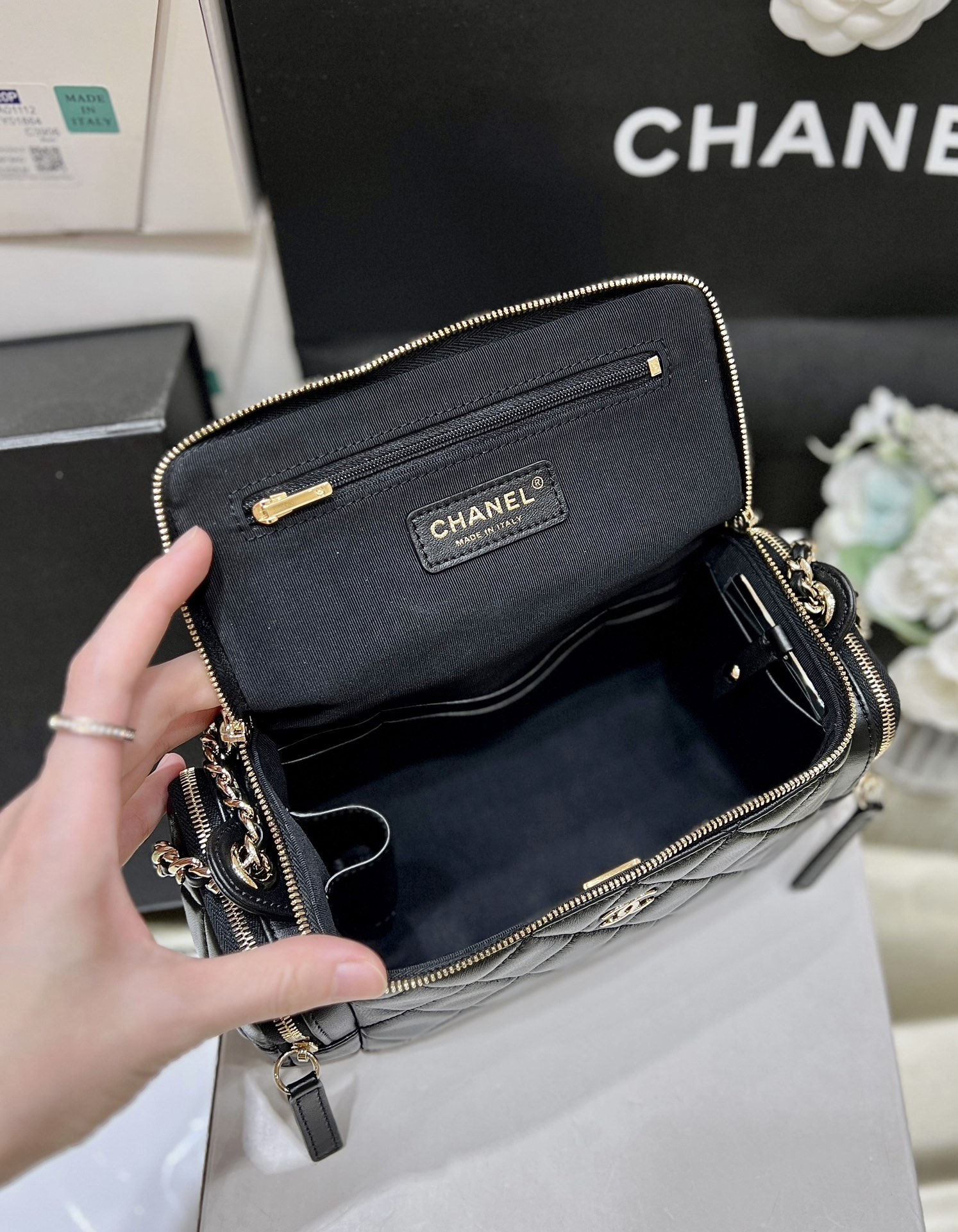 Chanel 24K Autumn and Winter Series Handle Camera Bag AS5222