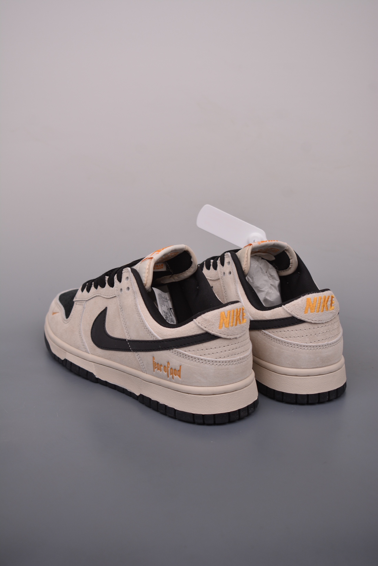 Fear Of God x Nike SB Dunk Low FOG Beige, White and Black KK1688-088