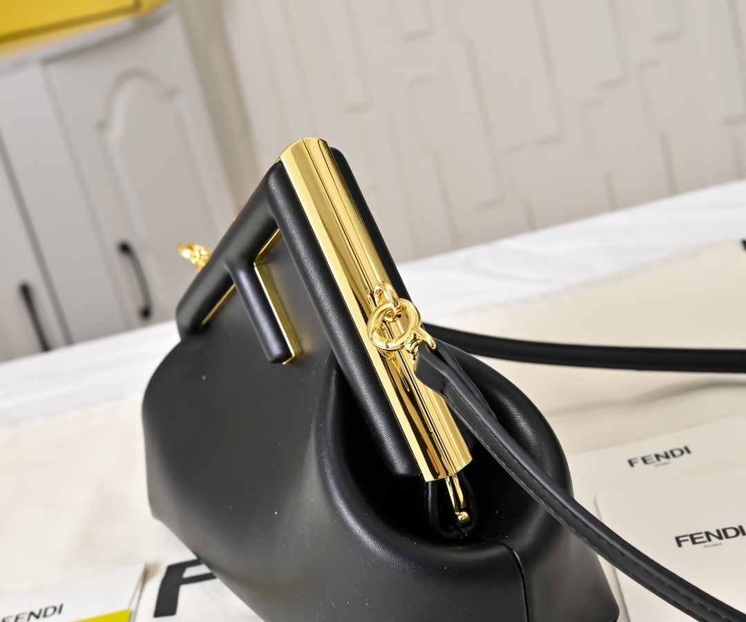 FENDI First Shoulder Bag 80016