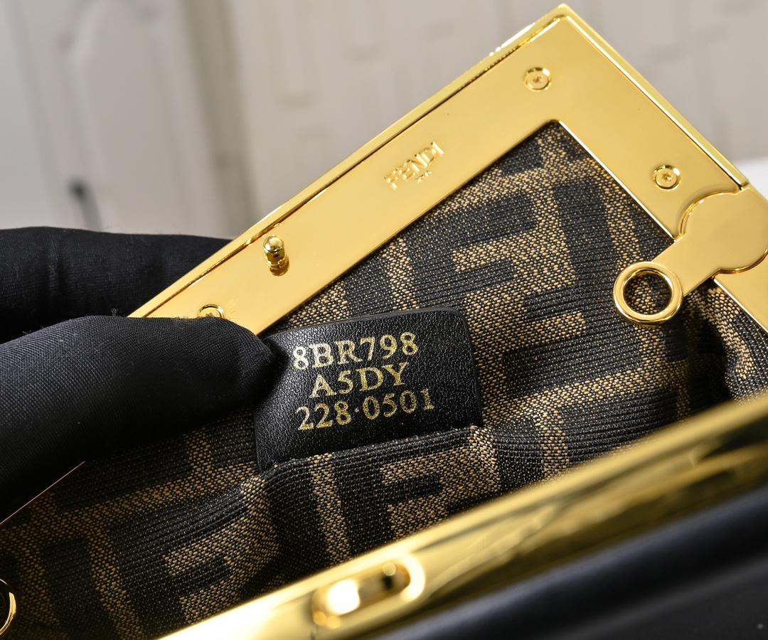 FENDI First Shoulder Bag 80016