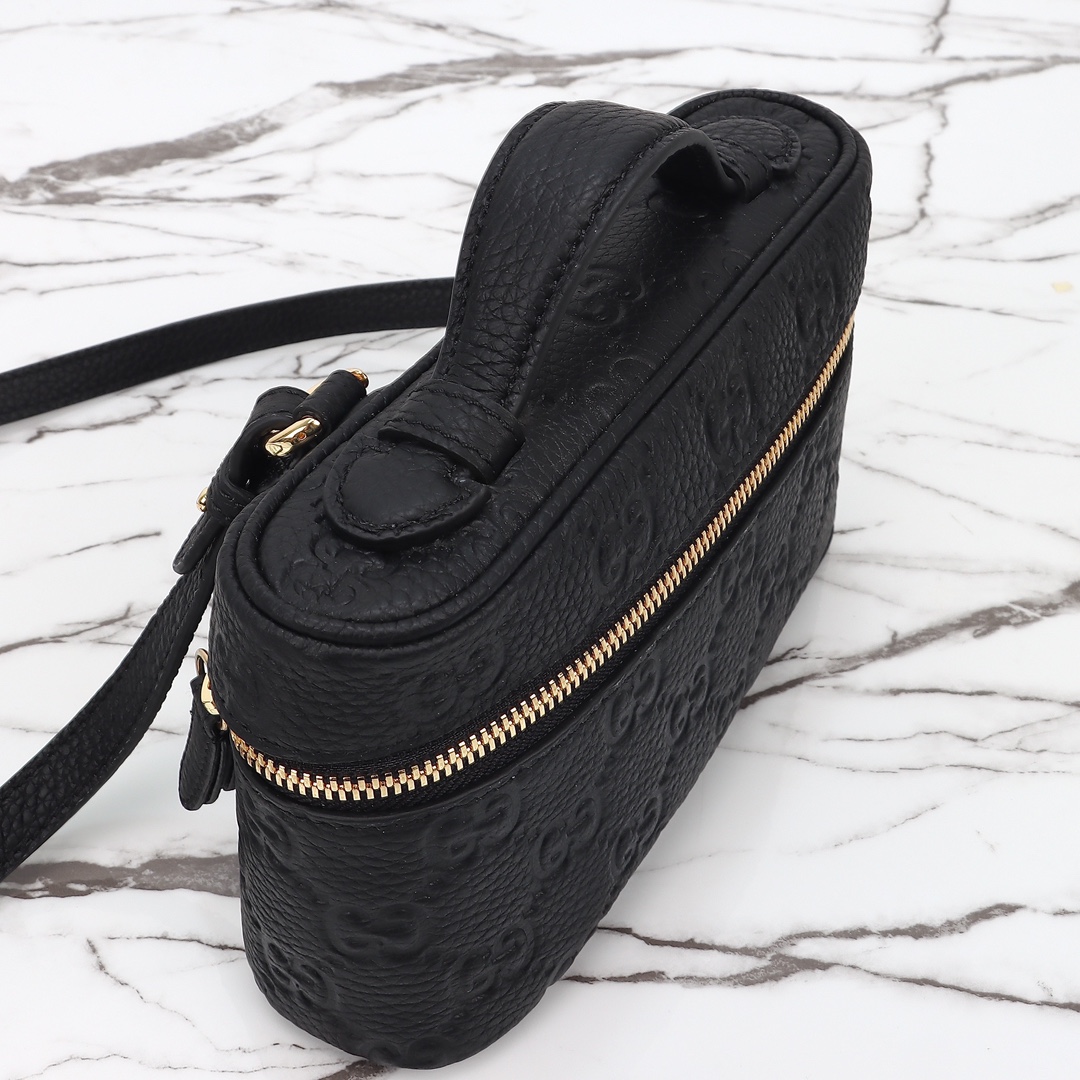 Gucci GG Emblem series small handbag ‎815949 AAEEM 1000