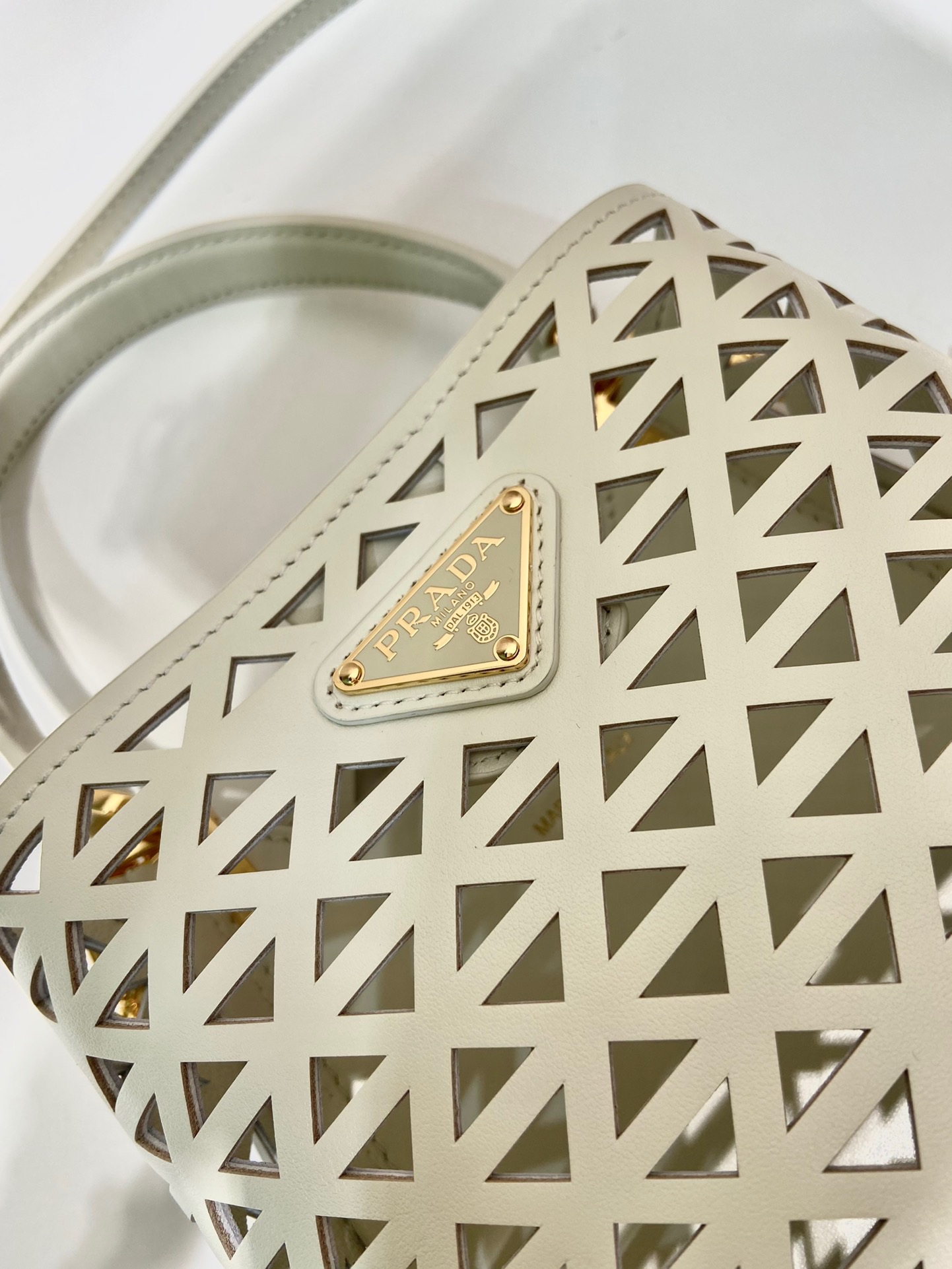 Prada hollow bucket bag 1BA217