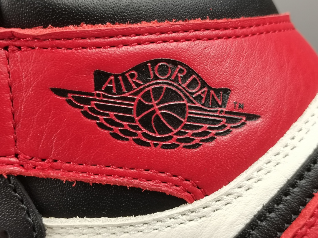 Nike Air Jordan 1 Retro High OG Broad Toe 555088-610