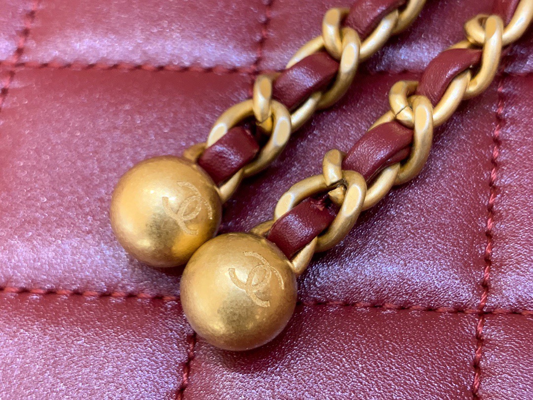 Chanel 2021 Early Fall Haute Couture Collection Double Gold Bead Chain Bag AP2615