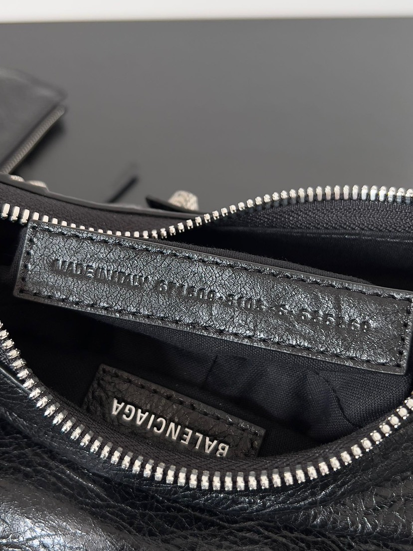 Balenciaga Le Cagole handbags