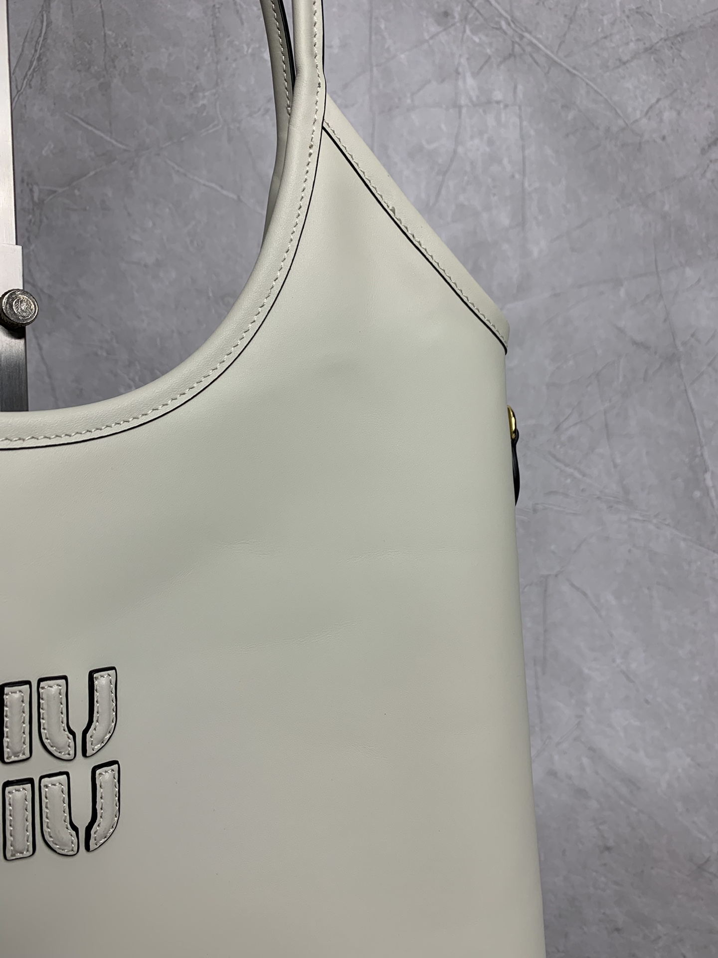 Miu Miu hobo tote 5BG231