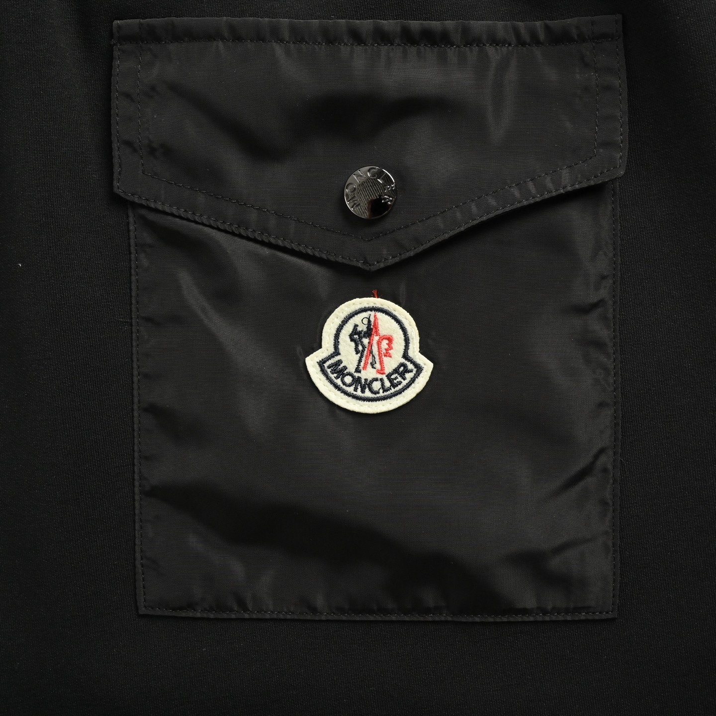 Moncler 25ss side lettering back pocket embroidered logo shorts