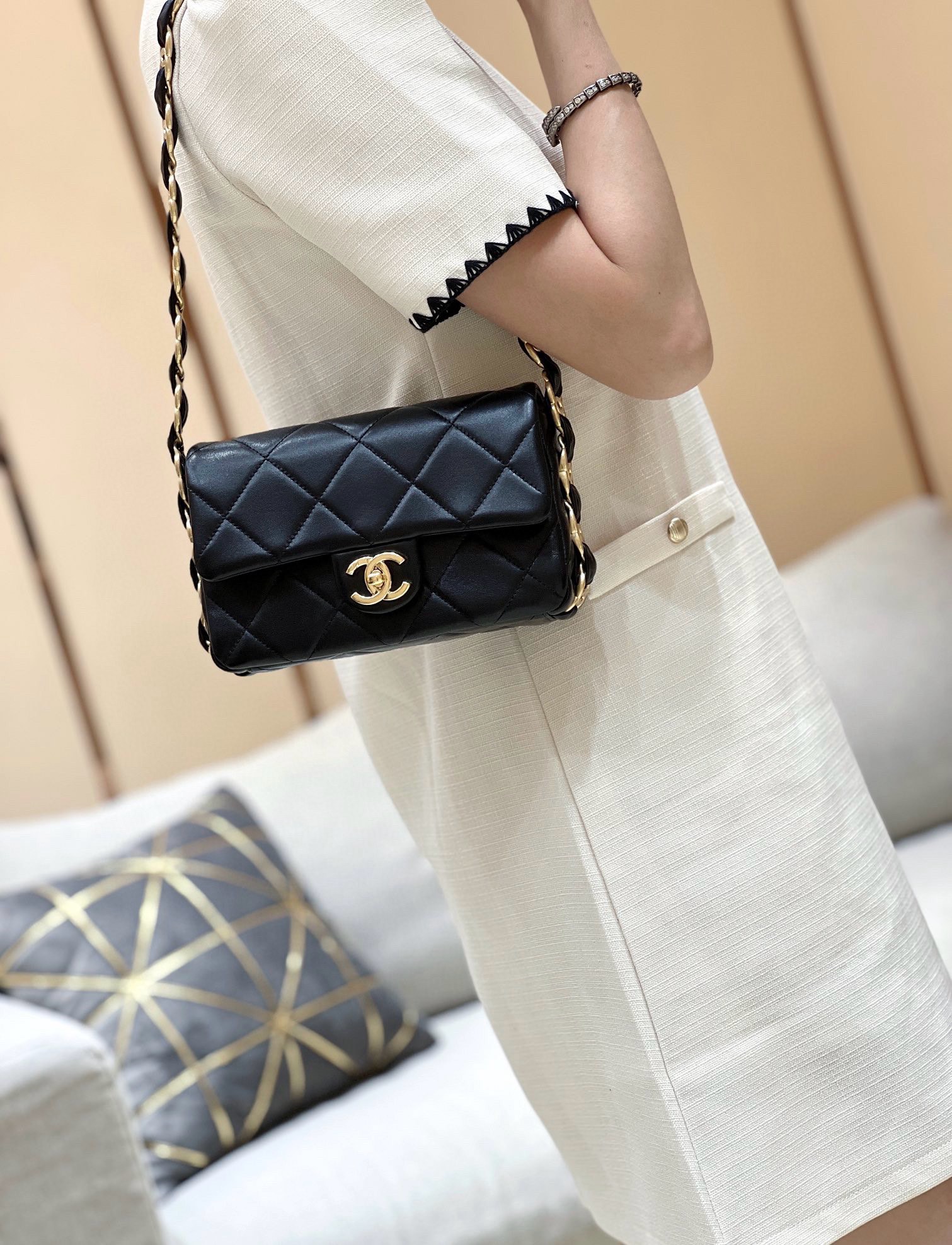 Chanel 24K Autumn and Winter Series Thick Chain Underarm Bag AS5174