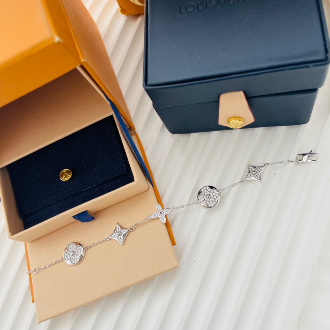 Louis Vuitton new five-flower full diamond bracelet