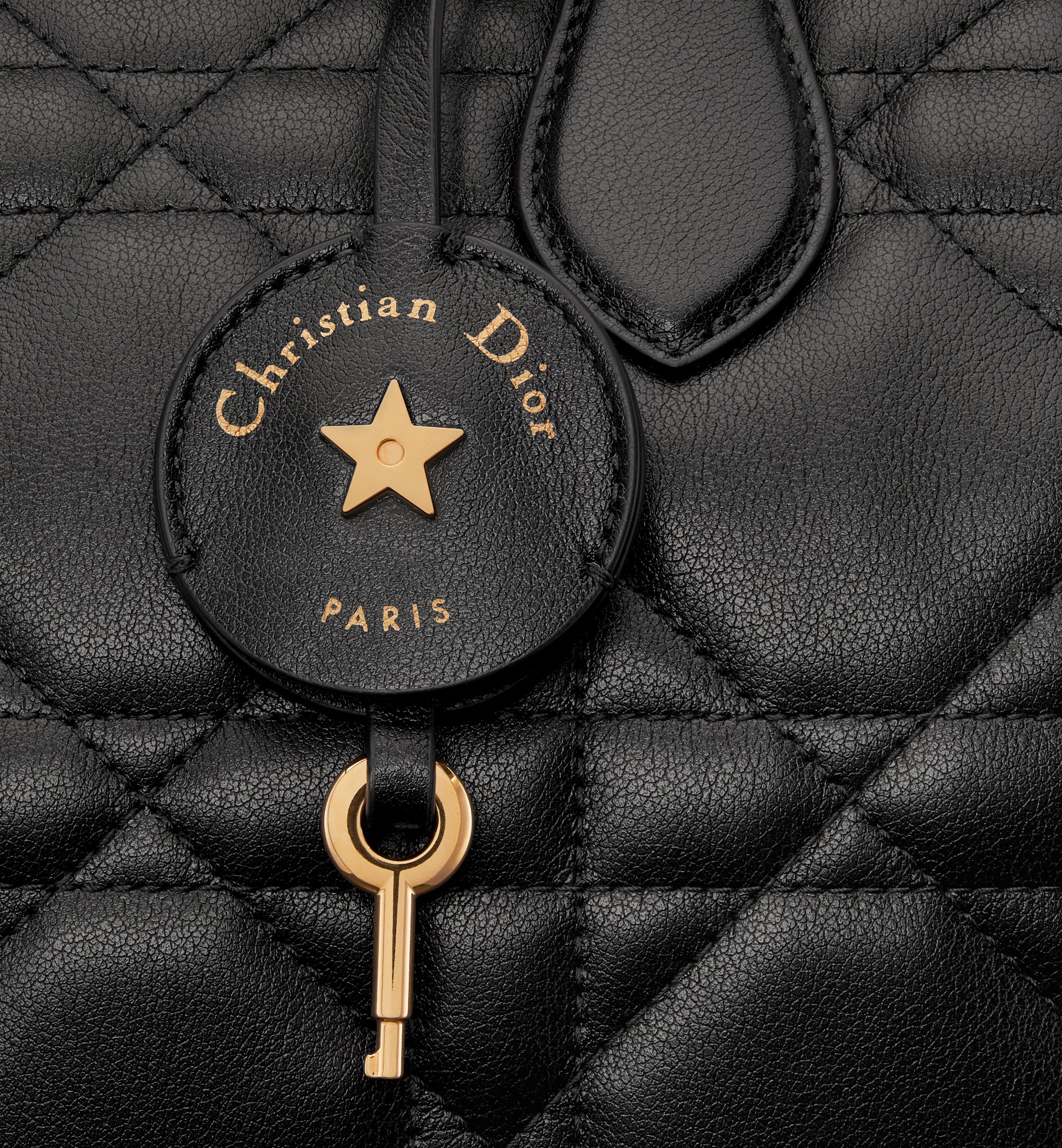 Dior Dior Groove 25 Handbag M1365UBOL_M900