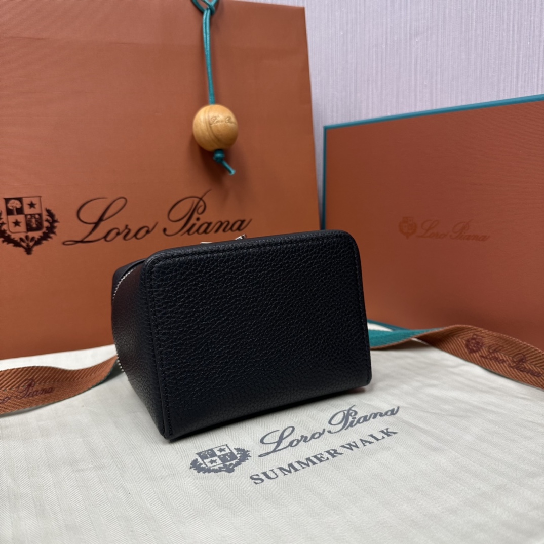 Loro Piana Lextra pocket bag