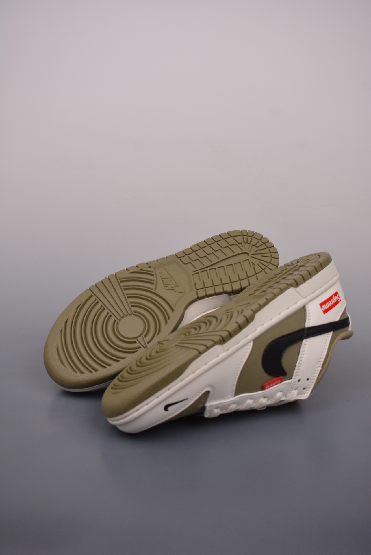 Supreme x Nike By You SB Dunk Low Retro SP white and green CH8311-231